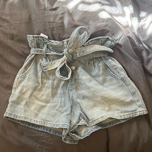 What you are buying is a size 6 American Eagle jean shorts that are light washed